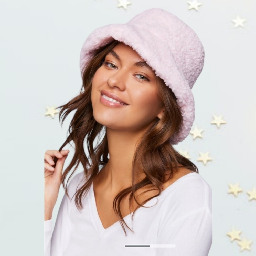 Nwt Pink Faux Fur Bucket Hat